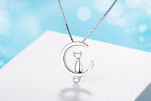 Load image into Gallery viewer, Cat sitting necklace